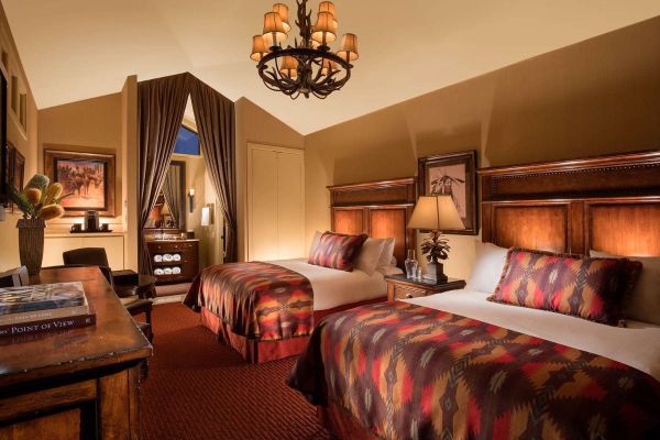 RUSTIC INN CREEKSIDE RESORT AND SPA (Jackson)